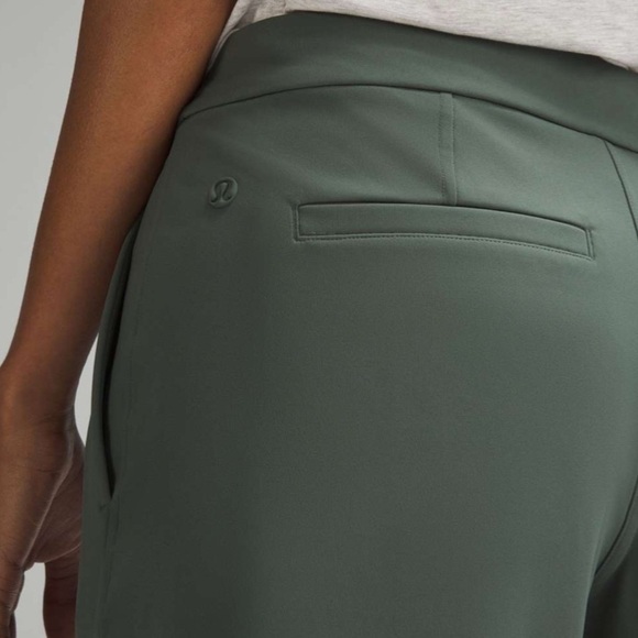 Lululemon Tapered Leg Mid Rise Crop Size Small in Dark Forest - Picture 3 of 8